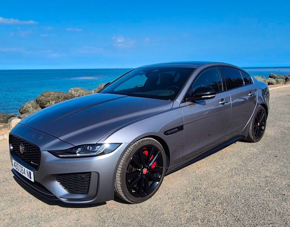 JAGUAR XE BLACK EDITION - véhicule d'occasion à Nouméa