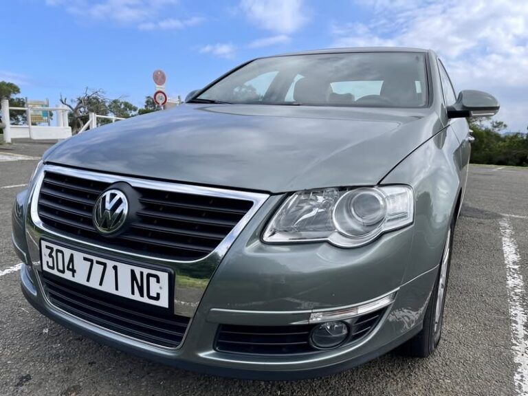 VOLKSWAGEN PASSAT TSI - véhicule d'occasion à Nouméa
