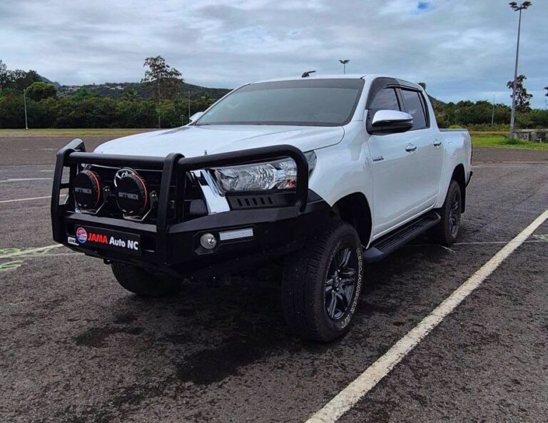 TOYOTA HILUX 2.8L 204 ch 4×4 Double Cab BVA – 2024 - véhicule d'occasion à Nouméa