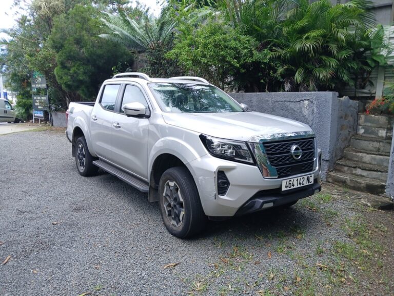 NISSAN NAVARA TEKNA 4WD - véhicule d'occasion à Nouméa