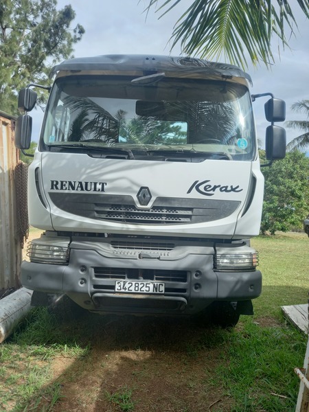RENAULT KERAX 380 DXI AMPLIROLL - véhicule d'occasion à Nouméa