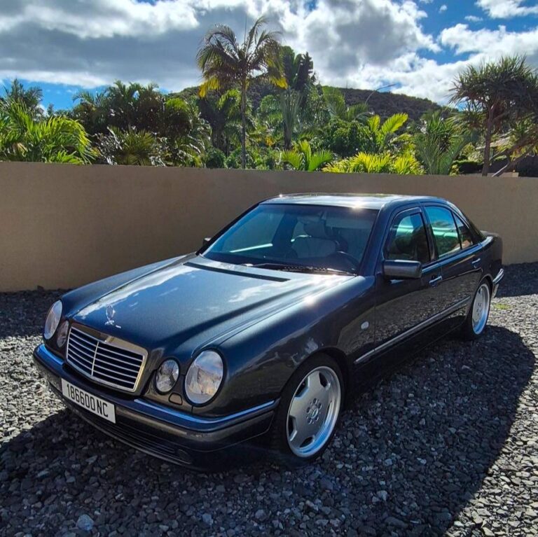 MERCEDES AMG E50 – UNE VÉRITABLE YOUNGTIMER DE COLLECTION - véhicule d'occasion à Nouméa
