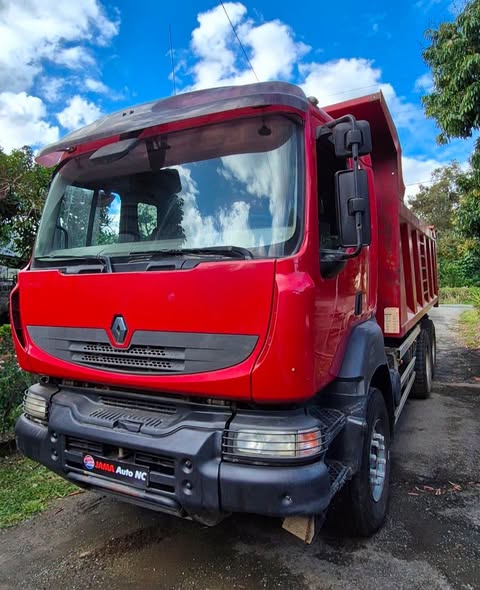 RENAULT KERAX BENNE - véhicule d'occasion à Nouméa