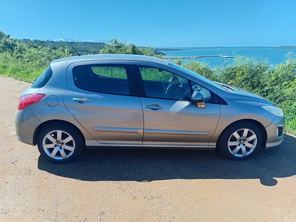 PEUGEOT 308 - véhicule d'occasion à Nouméa