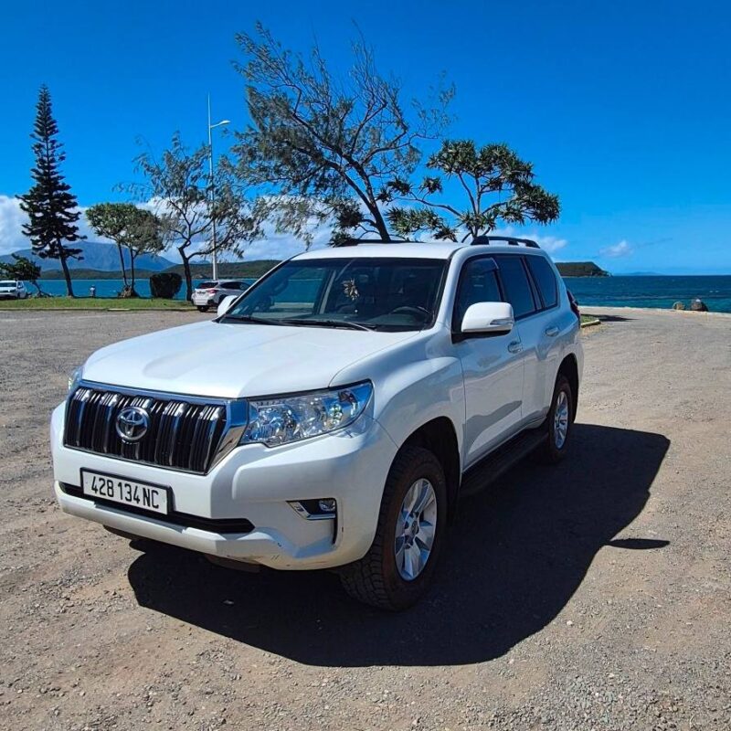 TOYOTA LAND CRUISER PRADO 7 PLACES - véhicule d'occasion à Nouméa