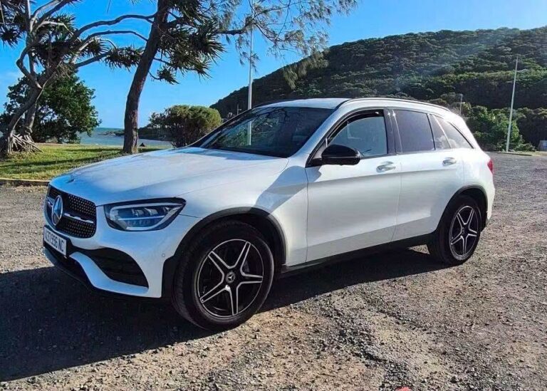 MERCEDES GLC 300 4MATIC AMG LINE 2020 - véhicule d'occasion à Nouméa