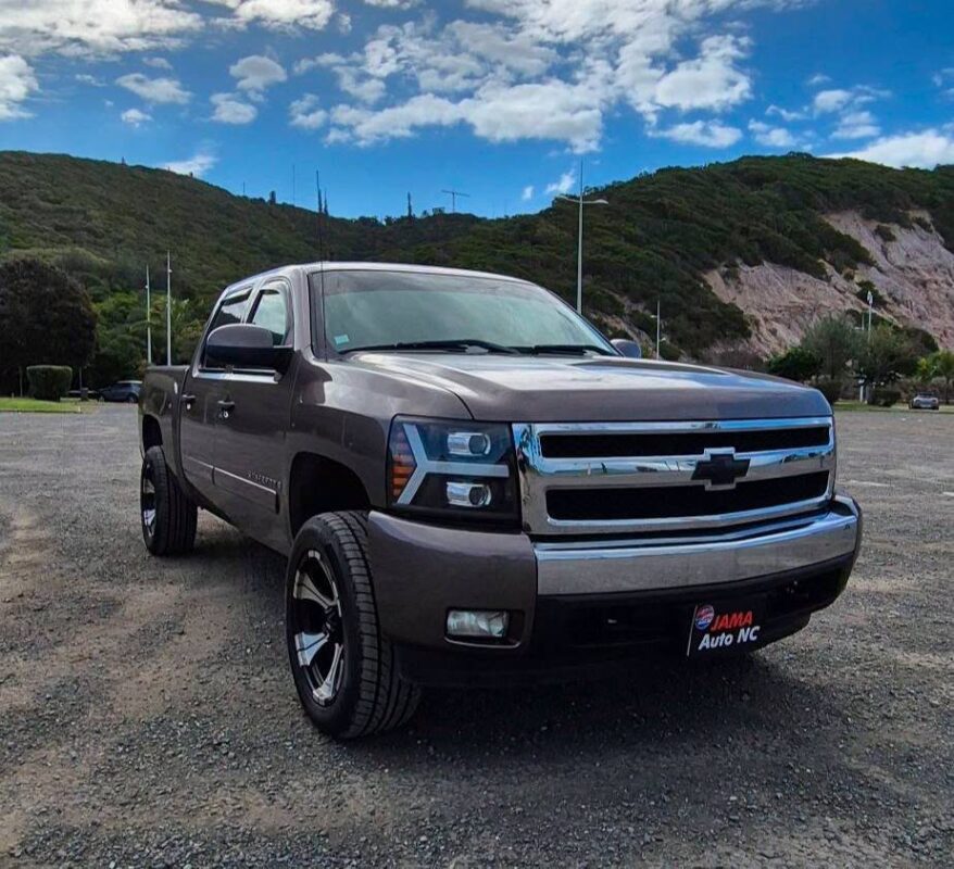 CHEVROLET SILVERADO 4×4 V8 – 2009 US - véhicule d'occasion à Nouméa