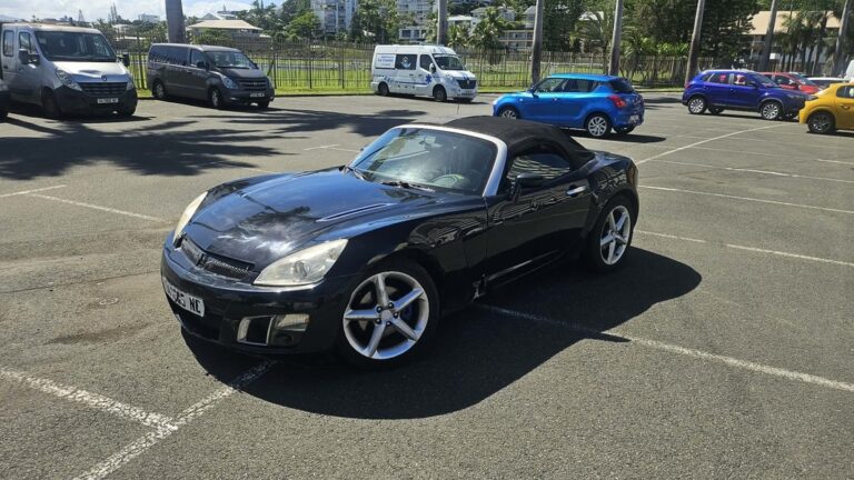 OPEL GT ROADSTER 2.0 TURBO - véhicule d'occasion à Nouméa
