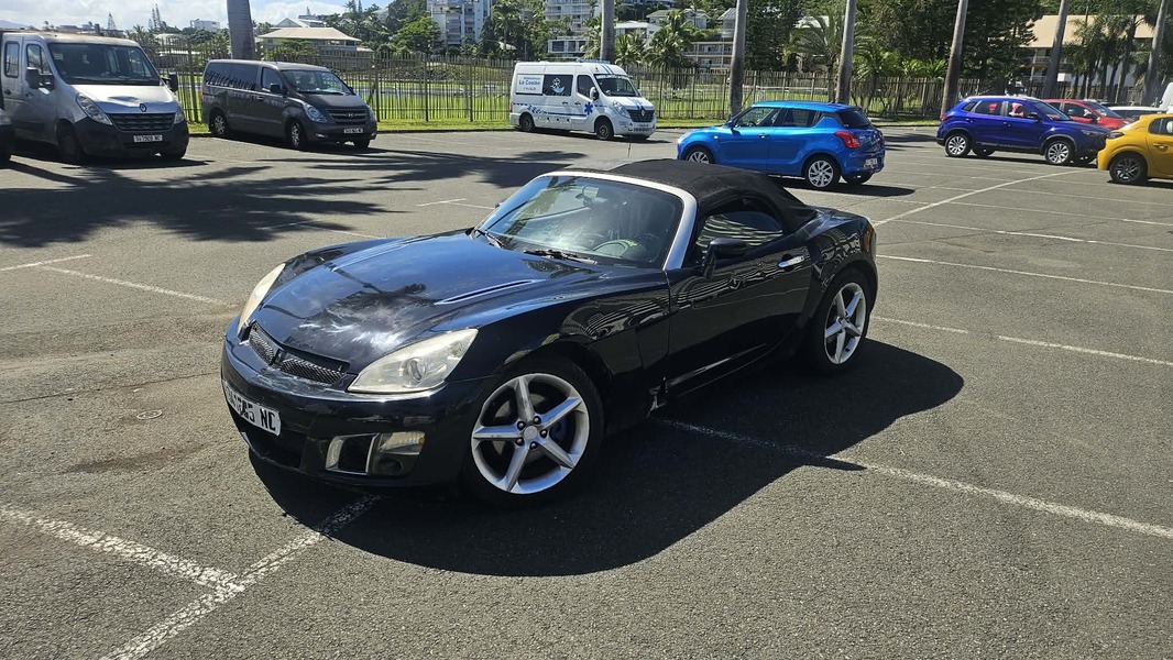 OPEL GT ROADSTER 2.0 TURBO - véhicule d'occasion à Nouméa