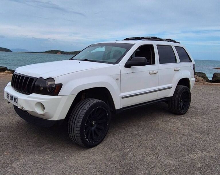 JEEP GRAND CHEROKEE V8 4.7 - véhicule d'occasion à Nouméa