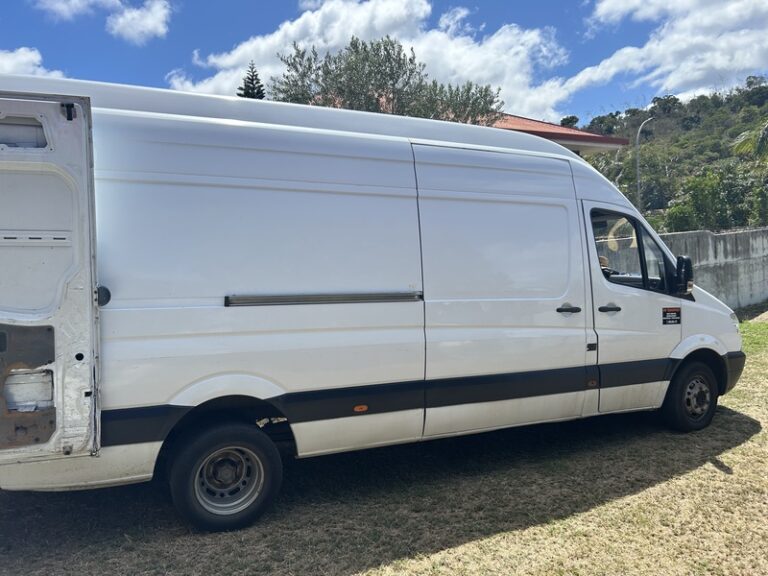 MERCEDES SPRINTER – 17M³ - véhicule d'occasion à Nouméa