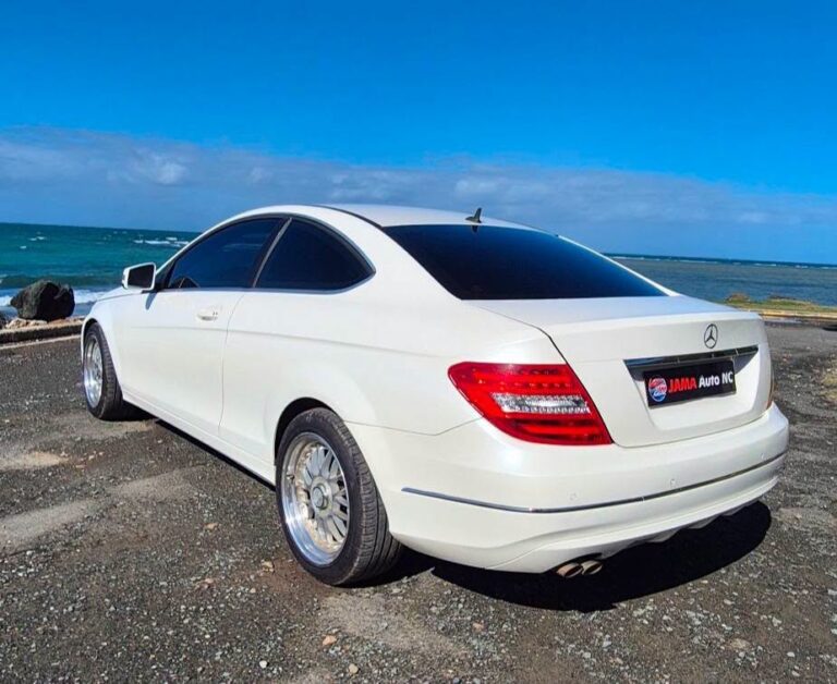 MERCEDES-BENZ CLASSE C180 – 2014 - véhicule d'occasion à Nouméa