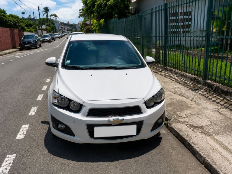 CHEVROLET SONIC LTZ - véhicule d'occasion à Nouméa